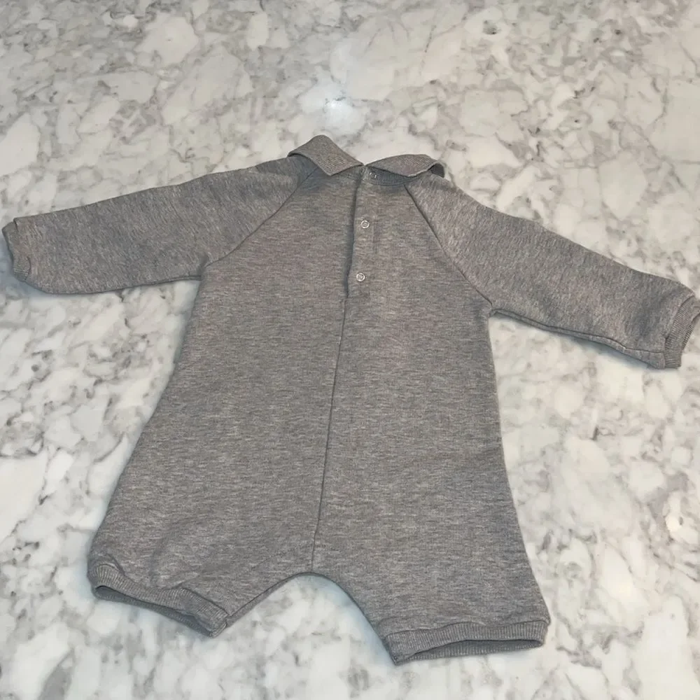 NWOT GUCCI GREY COTTON LOGO BABY SHORTIE 3/6M